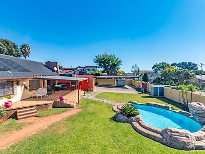 3 Bedroom House For Sale in Roodepoort - KbRc.webp