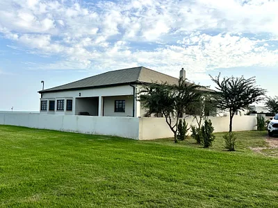 4 Bedroom House To Rent in Malmesbury - img