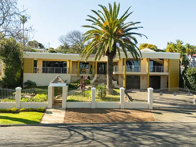 4 Bedroom House For Sale in Durbanville - HWQV.webp