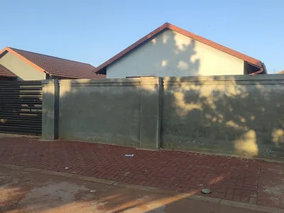 2 Bedroom House For Sale in Rustenburg - Dvkk.webp
