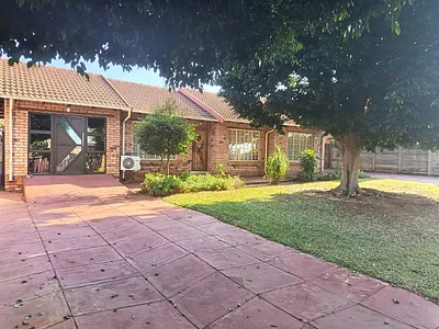 3 Bedroom House For Sale in Rustenburg - xltF.webp