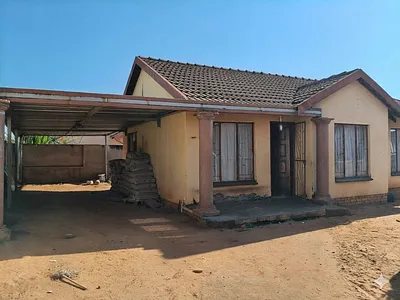 3 Bedroom House For Sale in Rustenburg - yne8.webp