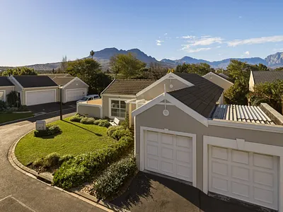 3 Bedroom Townhouse For Sale in Somerset West - img