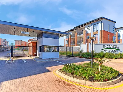 2 Bedroom Apartment For Sale in Kempton Park - 6Tpv.webp