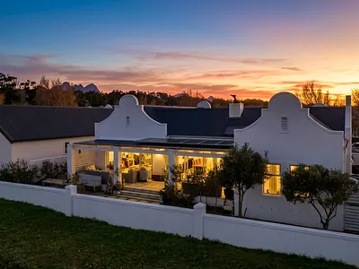 3 Bedroom Townhouse For Sale in Somerset West - img