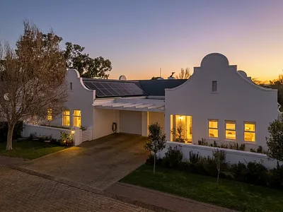 4 Bedroom Townhouse For Sale in Somerset West - tKiK.webp