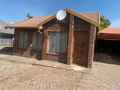 2 Bedroom House For Sale in Rustenburg - Nd9L.webp
