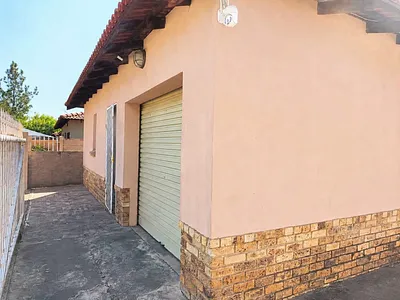 3 Bedroom Townhouse For Sale in Rustenburg - RyNS.webp