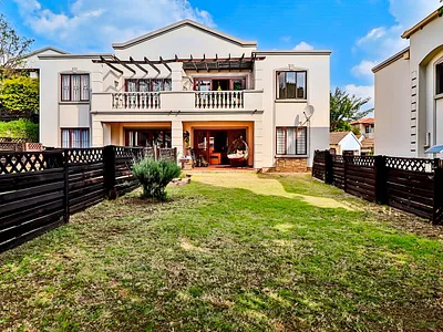 2 Bedroom Townhouse For Sale in Sandton - 0pCW.webp