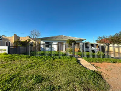 3 Bedroom House To Rent in Worcester - img