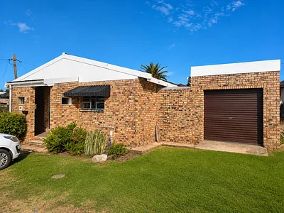 3 Bedroom House For Sale in Despatch - img