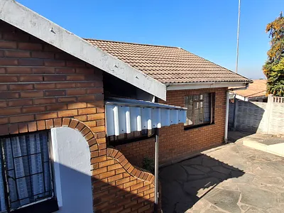 4 Bedroom House For Sale in Pietermaritzburg - img