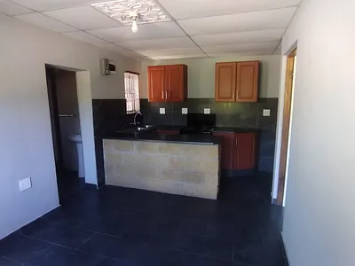 1 Bedroom House To Rent in Pinetown - D10W.webp