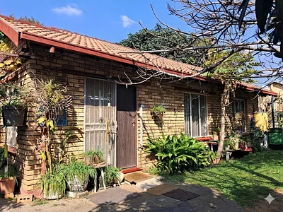 3 Bedroom Townhouse For Sale in Rustenburg - McCp.webp