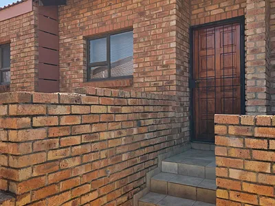 2 Bedroom Townhouse To Rent in Johannesburg - DBSr.webp