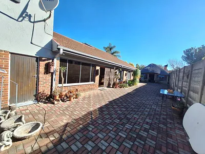 3 Bedroom House For Sale in Newcastle - LG1h.webp