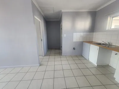 1 Bedroom Apartment To Rent in Cape Town - MNPe.webp