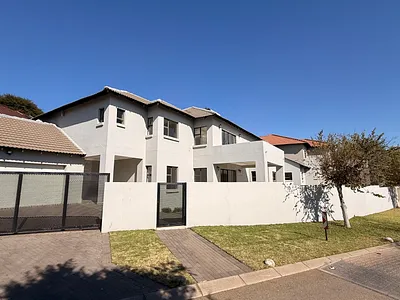 5 Bedroom House For Sale in Midrand - JKAk.webp