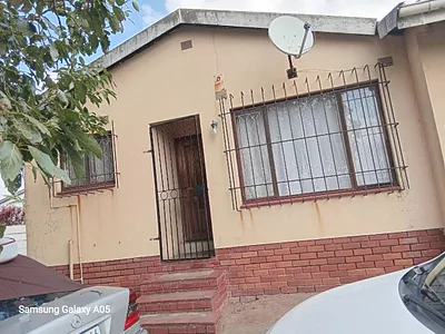 3 Bedroom House For Sale in Kwandengezi, Pinetown - m1Bz.webp