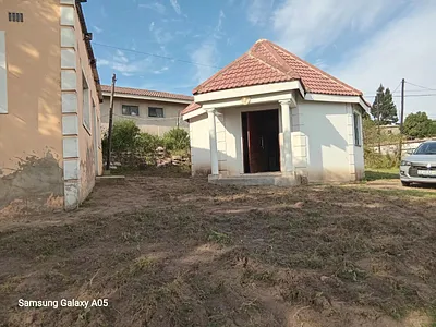 2 Bedroom House For Sale in Chatsworth - zdg6.webp