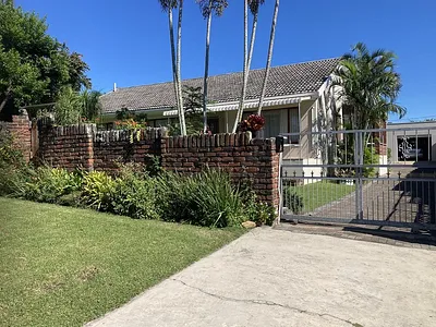 4 Bedroom House For Sale in East London - L80n.webp