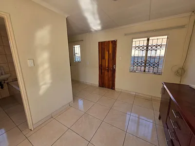 2 Bedroom House To Rent in Boksburg - img