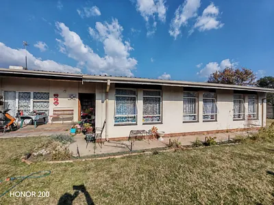 3 Bedroom House For Sale in Sasolburg - NMv9.webp