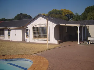 3 Bedroom House For Sale in Alberton - F0Lf.webp