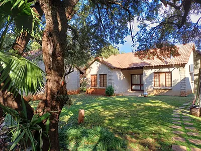 2 Bedroom Townhouse For Sale in Hartbeespoort - RoVq.webp