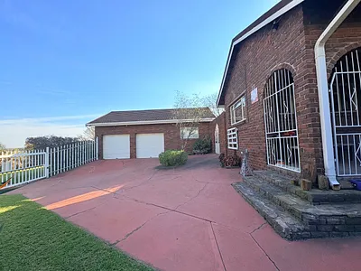 3 Bedroom House For Sale in Newcastle - TZzs.webp