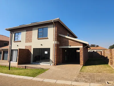 3 Bedroom Townhouse For Sale in Witbank - img