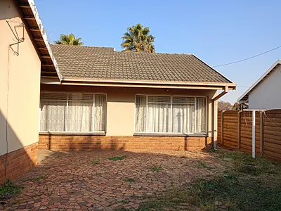 4 Bedroom House For Sale in Vereeniging - svAE.webp