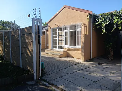2 Bedroom House To Rent in Cape Town - img