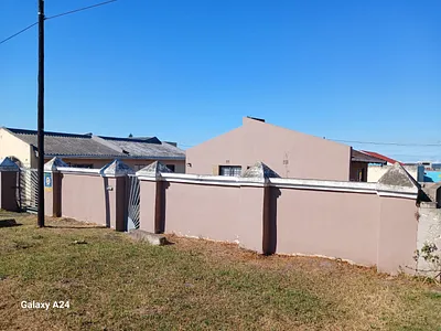 2 Bedroom House For Sale in East London - img