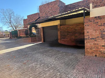 2 Bedroom Townhouse For Sale in Vanderbijlpark - yPPf.webp