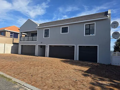 6 Bedroom House For Sale in Langebaan - HS4W.webp
