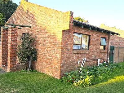 1 Bedroom Townhouse For Sale in Port Elizabeth - img
