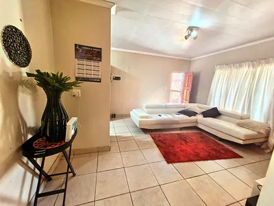 2 Bedroom Apartment For Sale in Rustenburg - so9D.webp