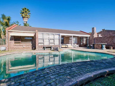 3 Bedroom House For Sale in Port Elizabeth - img