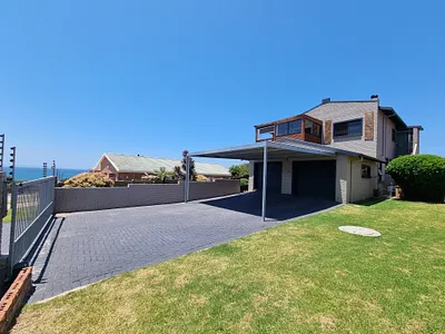 4 Bedroom House For Sale in Jeffreys Bay - xB0p.webp