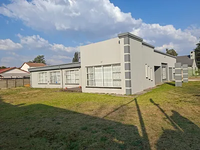 11 Bedroom House For Sale in Vanderbijlpark - hVnb.webp