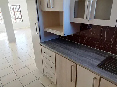 3 Bedroom House To Rent in East London - lgzP.webp