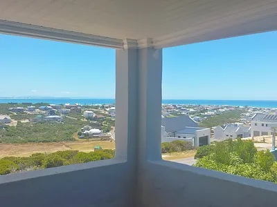 3 Bedroom House To Rent in Agulhas - y0f5.webp