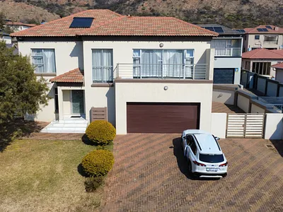 4 Bedroom House For Sale in Akasia - 6tnM.webp