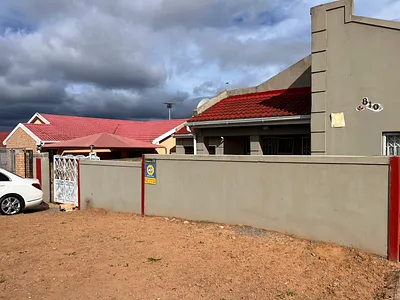 3 Bedroom House For Sale in East London - 3ZMl.webp