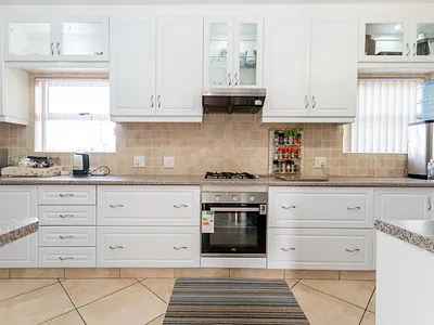 3 Bedroom House For Sale in Velddrif - img