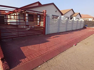 3 Bedroom House For Sale in Pretoria - LLpu.webp