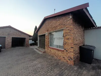 5 Bedroom House For Sale in Nigel - img