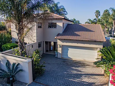 3 Bedroom House For Sale in Bedfordview - MuUg.webp