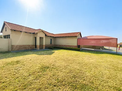 3 Bedroom House For Sale in Rustenburg - ntC8.webp